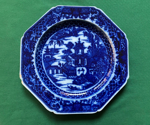 Assiette octogonale blanc bleu